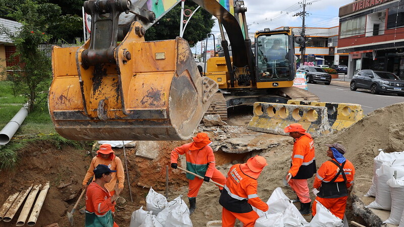 Prefeitura de Manaus recupera rede de drenagem profunda e implanta mil sacas de rip-rap em trecho da rua Pará