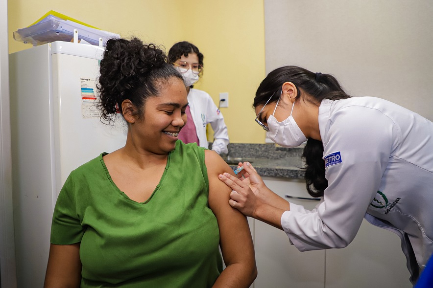 Prefeitura encerra vacinação contra dengue para público de 4 a 59 anos após fim do estoque de doses