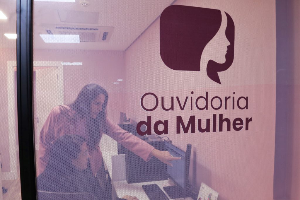 Ouvidoria da Mulher inicia atendimentos e já recebe denúncias na sede do TCE-AM