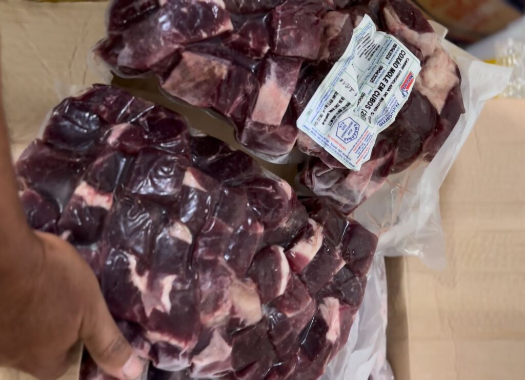 Governo do Amazonas entrega 10 toneladas de carne bovina para escolas estaduais por meio do programa Preme