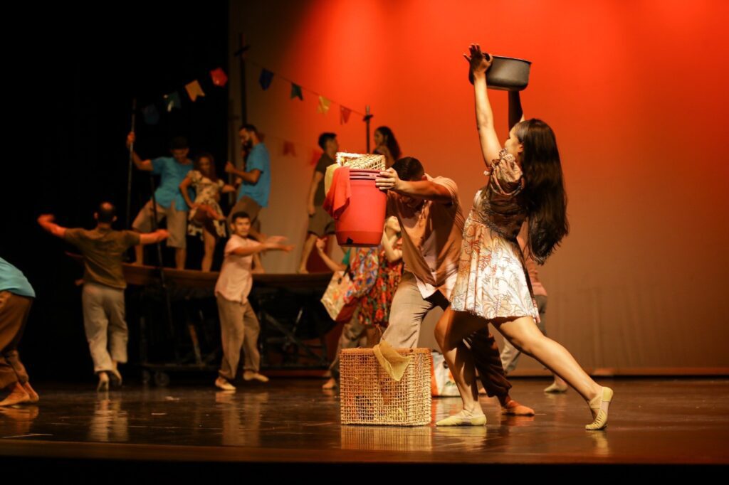 Teatro Amazonas recebe diversa programação cultural na semana do feriado do Dia do Trabalhador