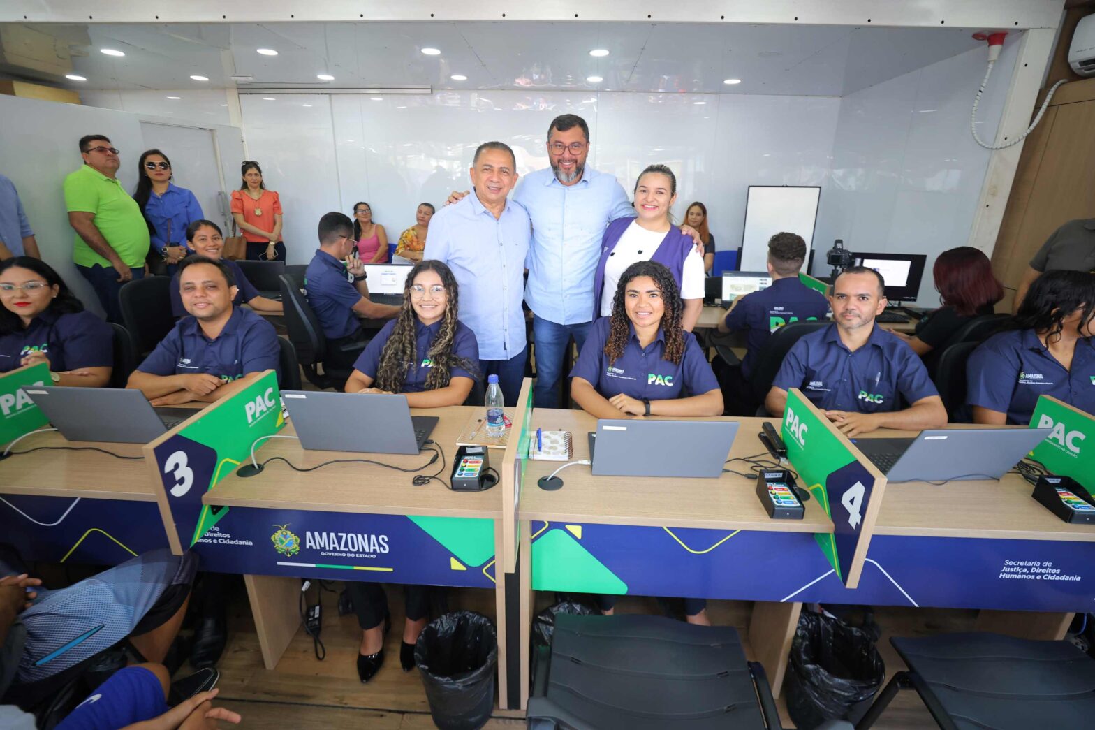 Governo do Amazonas inaugura unidade móvel do PAC em Rio Preto da Eva e entrega Apae 100% revitalizada