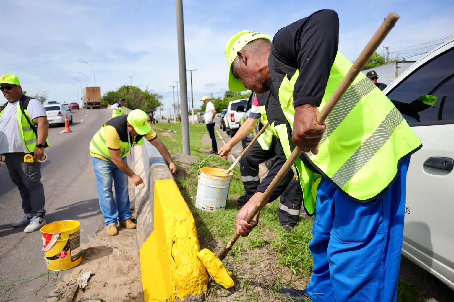 Viaduto de Flores recebe revitalização de sinalização viária da prefeitura