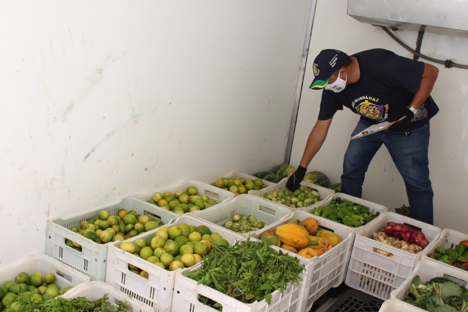 Governo do Amazonas recolhe mais de 42 toneladas de alimentos de feiras e supermercados de Manaus, em três meses