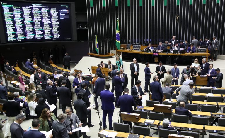 Câmara aprova novas regras para o seguro obrigatório de veículos