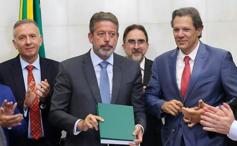 Haddad entrega a Lira projeto de regulamentação da reforma tributária