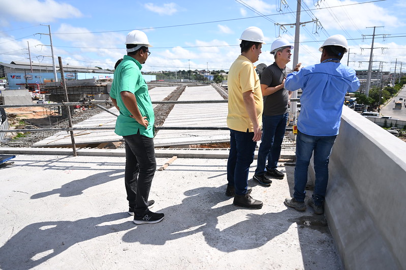 Prefeito vistoria avanço nas obras do complexo viário Rei Pelé