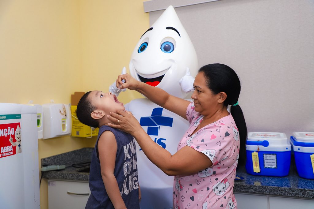 Prefeitura de Manaus abre campanha de vacinação contra a pólio com a meta de imunizar 121 mil crianças