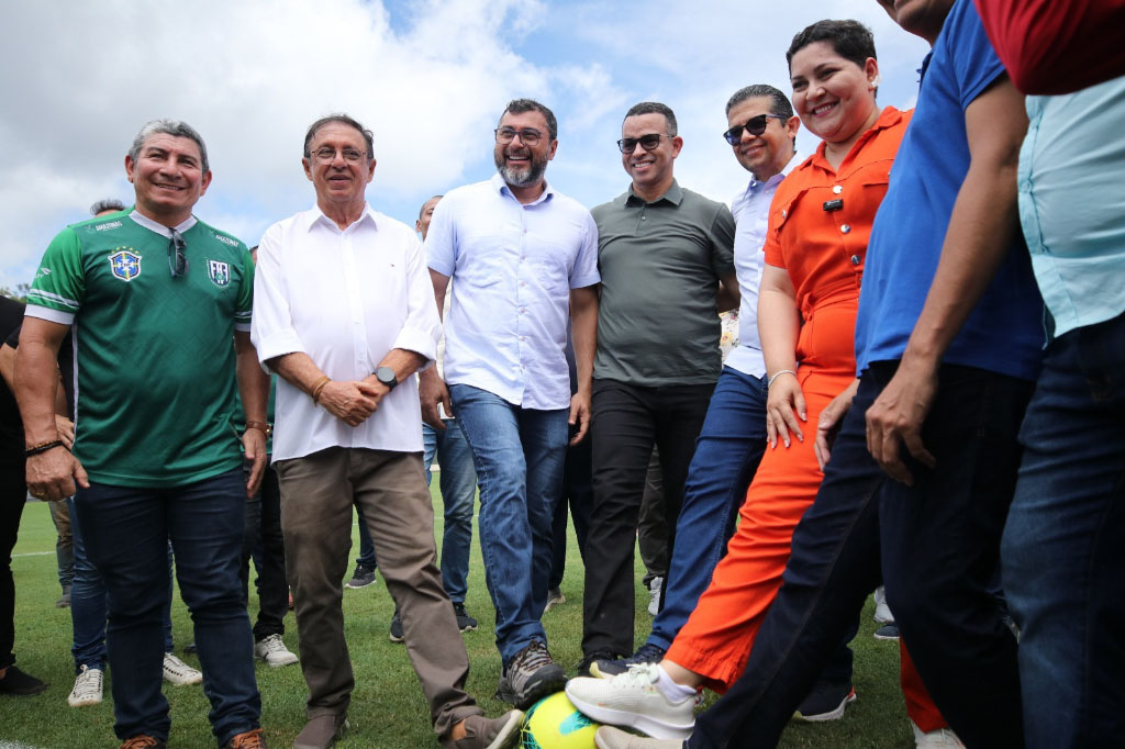 Wilson Lima entrega estádio, anuncia polo do Pelci e leva fomento aos setores social e primário em Presidente Figueiredo