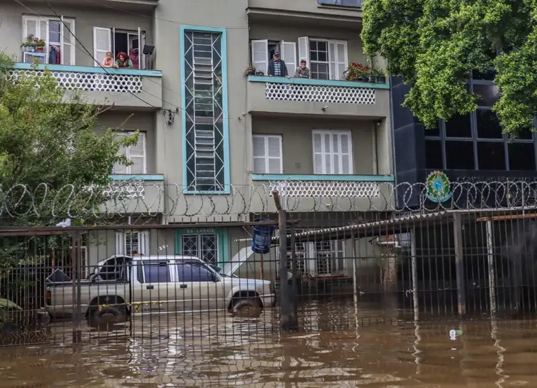 Nível do Guaíba chega a 3,77 metros em Porto Alegre