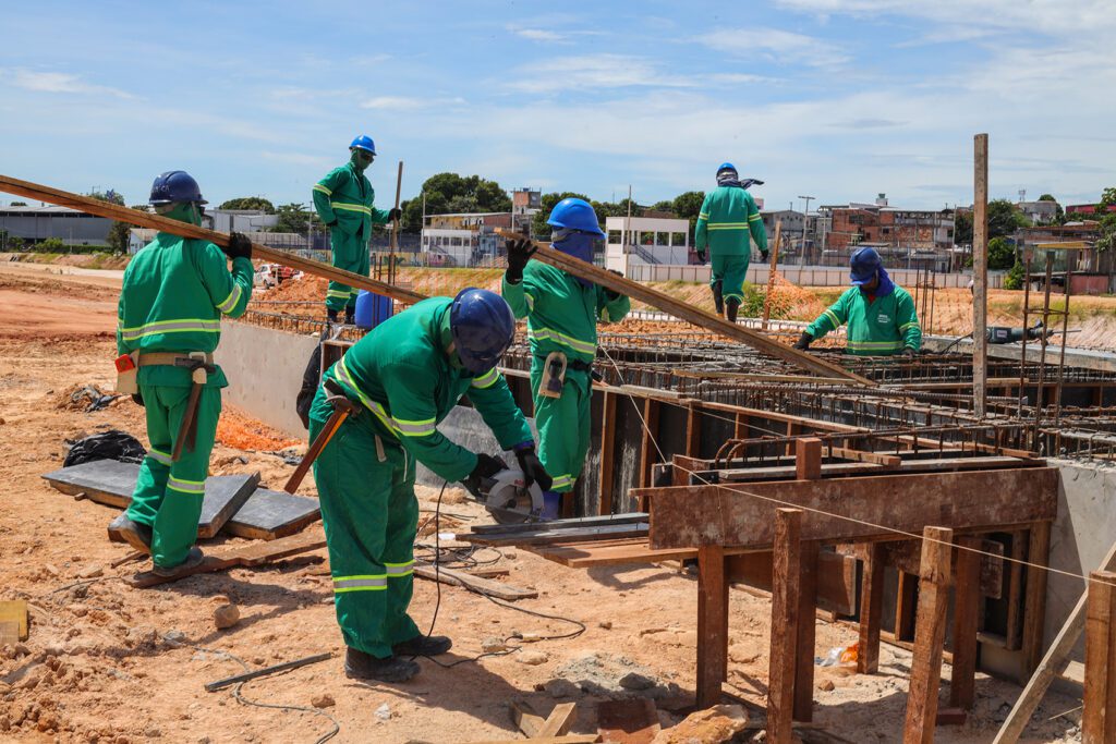 ETE que vai se interligar à rede de esgoto do Prosamin+ começa a ser construída no bairro Raiz