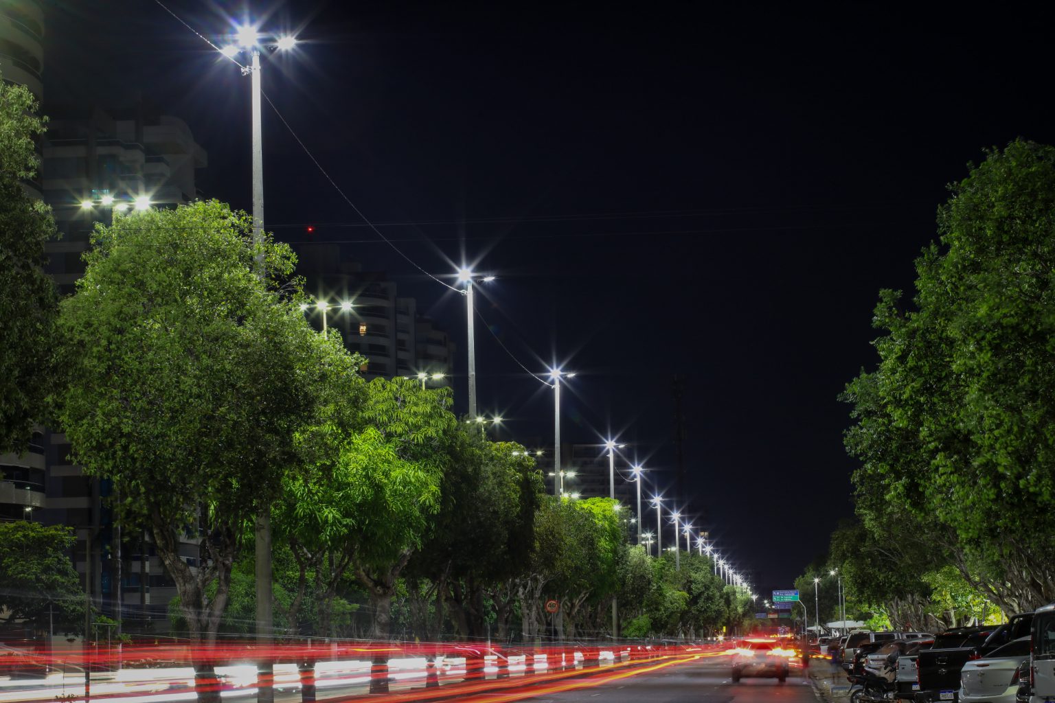 Manaus alcança 100% de iluminação pública a LED na atual gestão municipal