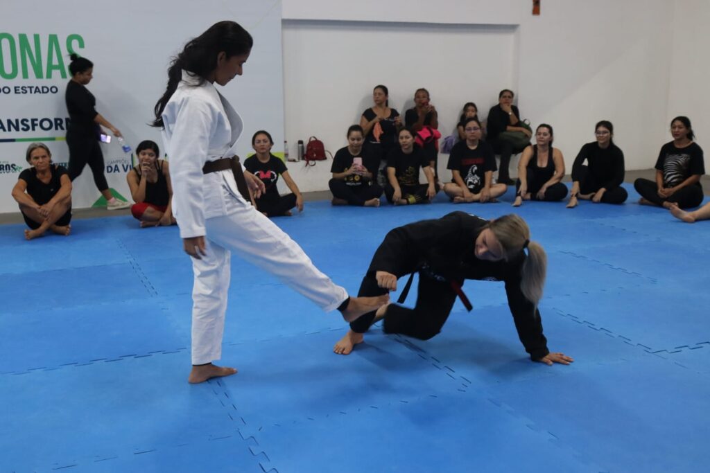 Mais de 100 mulheres participam de aula inaugural da 5ª edição do Curso de Defesa Pessoal