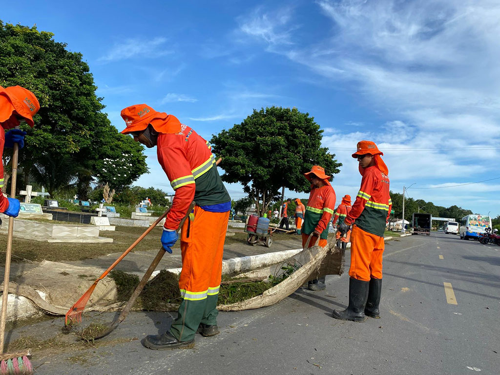 Prefeitura realiza mutirão de limpeza e infraestrutura nos cemitérios de Manaus para o Dia das Mães