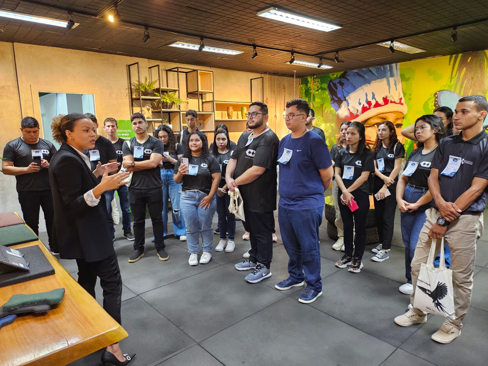 Acadêmicos de administração da UERR cumprem programação extensa na Zona Franca de Manaus