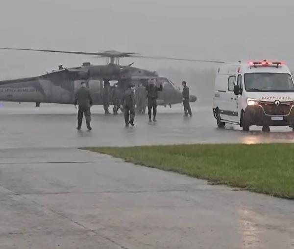 Enchente no RS: FAB realiza missões de resgate sob forte chuva no Estado