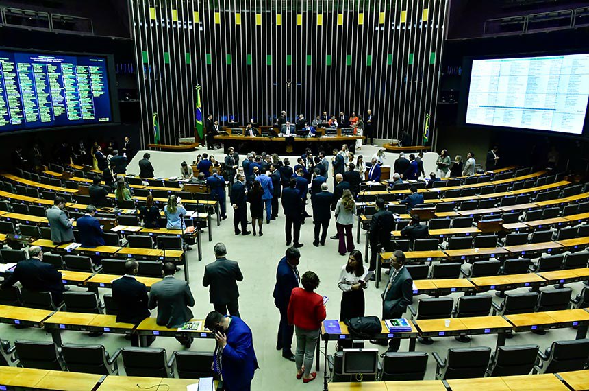 Congresso analisa vetos sobre saidão e fake news nesta terça