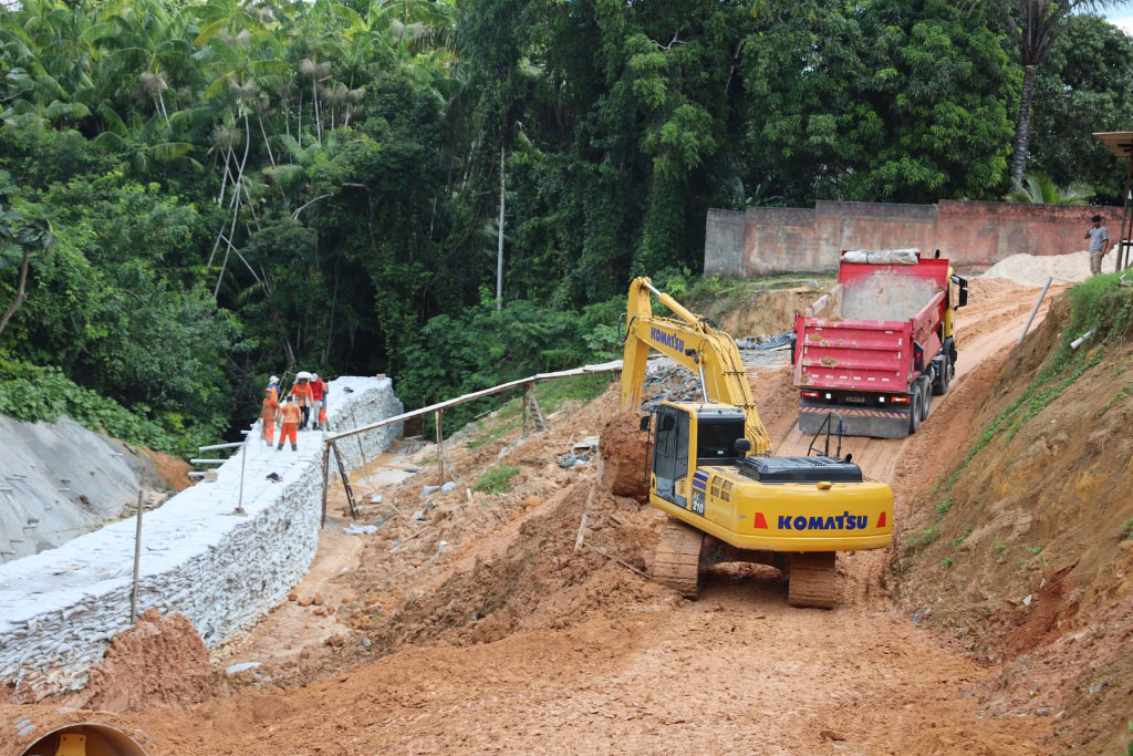 Mais de 50 mil sacas de areia e cimento implantadas em laterais de igarapé fazem a contenção de erosão no bairro Planalto