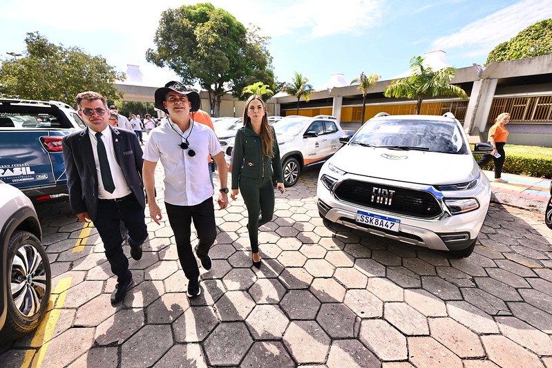 Prefeitura de Manaus recebe 14 veículos do governo federal para reforço do Suas