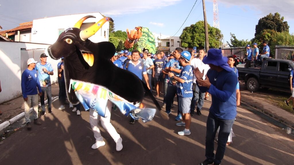 Boi Caprichoso começa transporte de alegorias para concentração no Bumbódromo