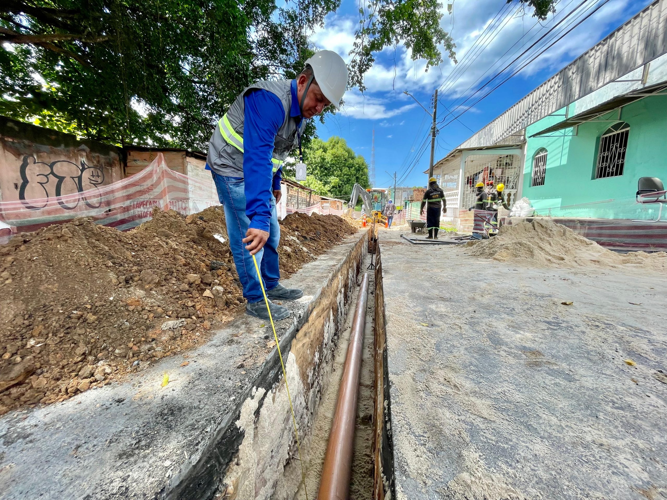 Rede de esgoto começa a ser implantada no bairro Petrópolis e irá beneficiar mais de 8,4 mil pessoas