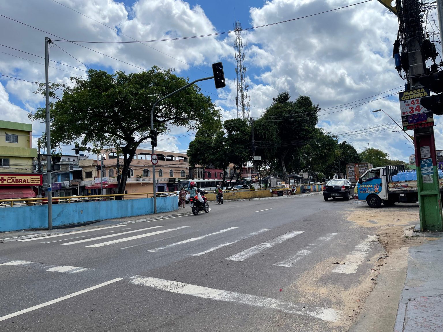 Furto de cabos afeta funcionamento de semáforo na avenida Brasil, zona oeste da cidade