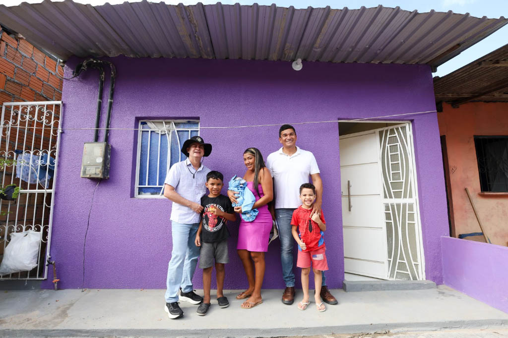 Prefeito David Almeida entrega mais 11 moradias contempladas pelo programa ‘Casa Manauara’