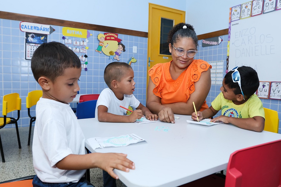 Prefeito David Almeida reinaugura escola na zona Rural depois de 20 anos sem receber reformas