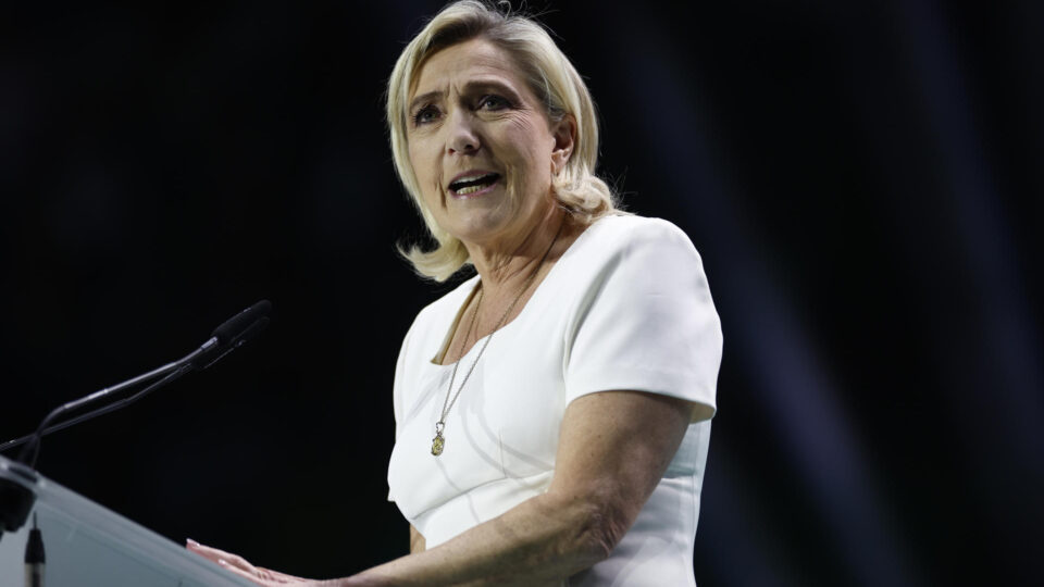 Le Pen vê derrota de partido de direita na França como “vitória adiada”