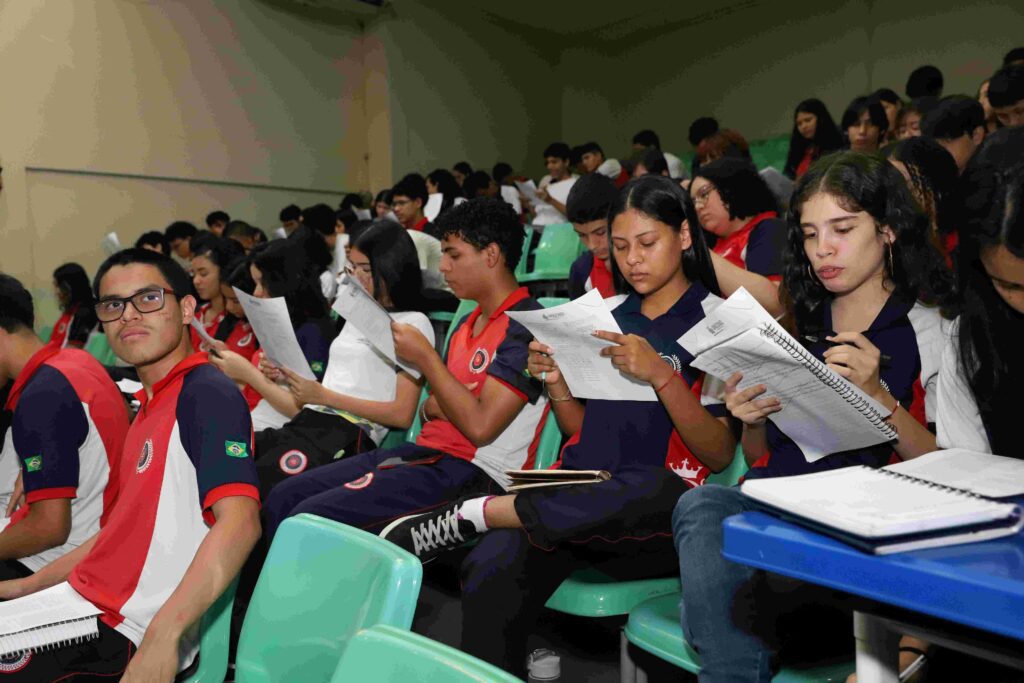 Mais de 200 alunos do Ceti Gilberto Mestrinho participam do 1° Aulão Presencial de 2024