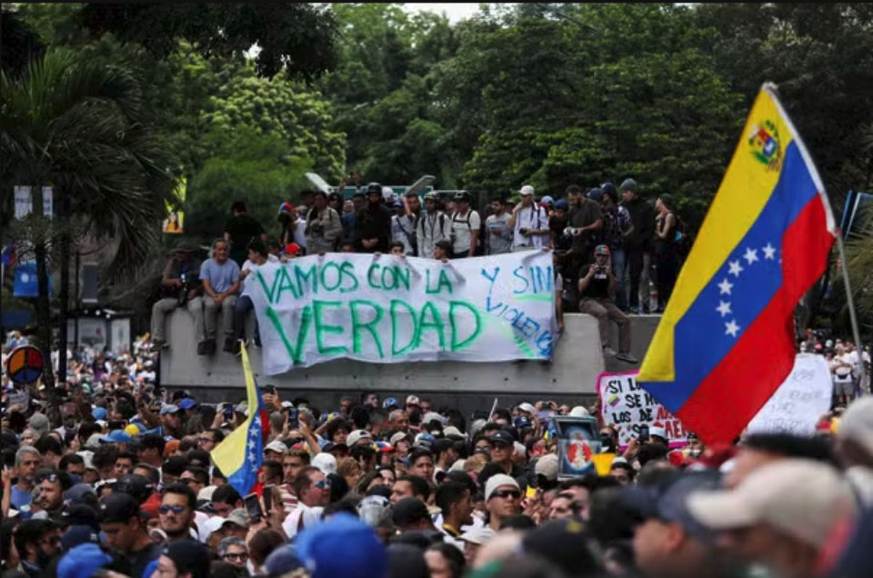 Protestos contra Maduro se espalham pela Venezuela; 11 pessoas morrem