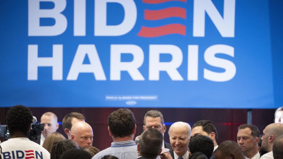 Biden reconhece que pode não conseguir salvar candidatura, diz New York Times