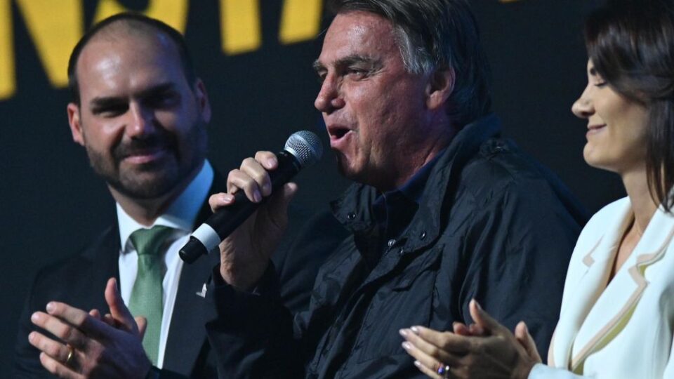 “Fiquei inelegível por encontro com embaixadores, não com traficantes”, diz Bolsonaro