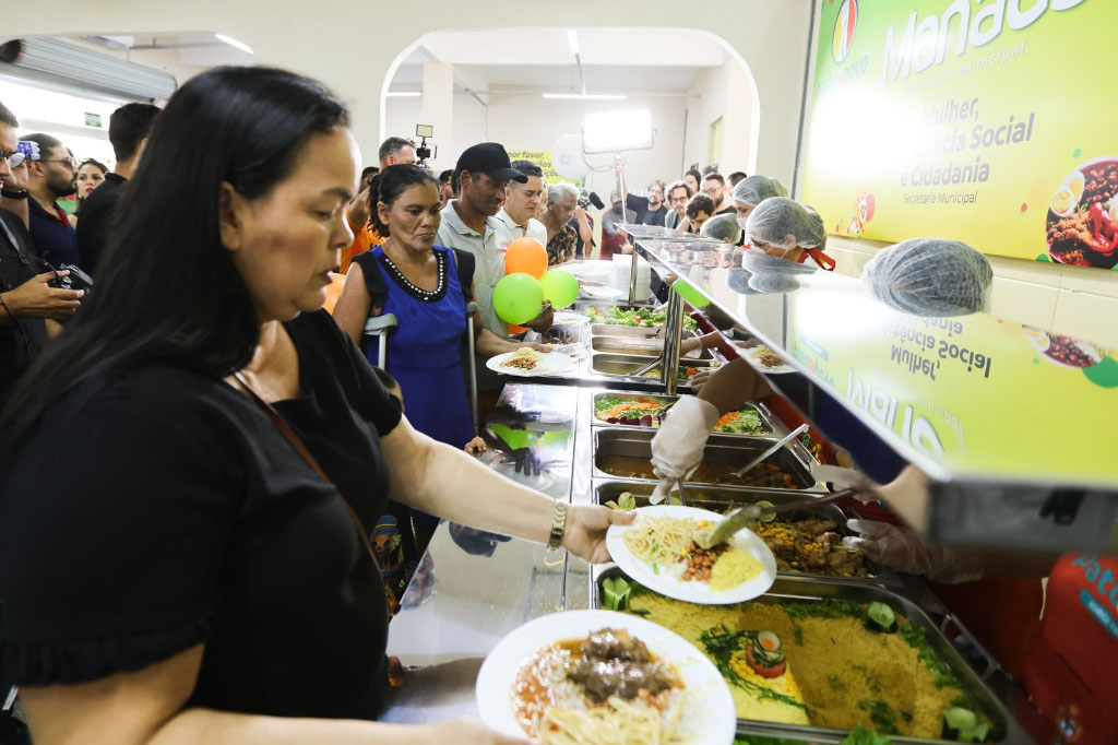 Prefeito David Almeida entrega nona unidade do Prato do Povo na comunidade Nova Vitória