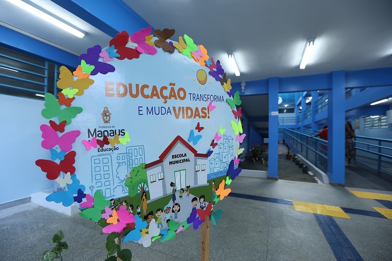 Prefeito David Almeida entrega CMEE Yumi Odani e escola municipal de Educação Especial André Vidal de Araújo