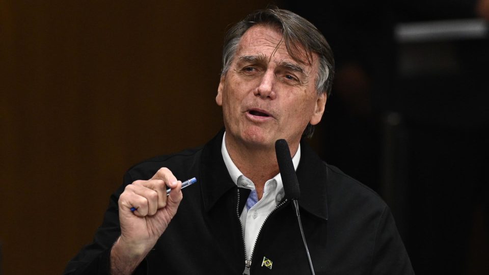 Esquema das joias desviou R$ 6,8 milhões e custeou despesas de Bolsonaro nos EUA, diz PF