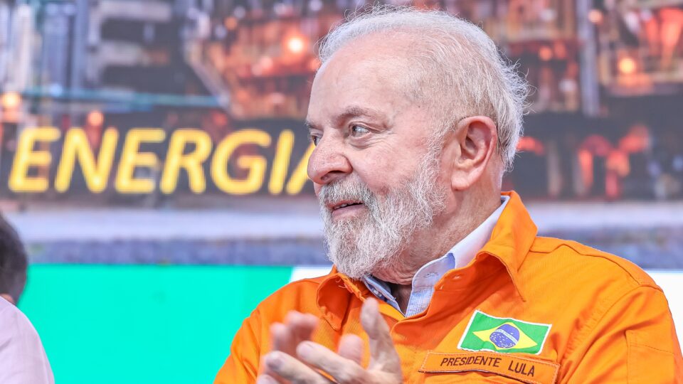 Lula reforça agenda estatizante com retomada de refinaria vendida na gestão Bolsonaro