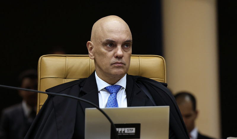 Assessor de Moraes orienta “troca” da origem de relatórios contra aliados de Bolsonaro em áudio