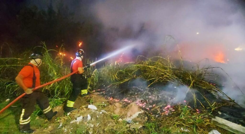 Operação Céu Limpo: nas últimas 24 horas, bombeiros combateram 14 incêndios em áreas de vegetação em Manaus