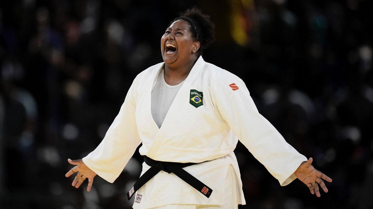 Beatriz Souza vence no judô e conquista primeiro ouro do Brasil em Paris