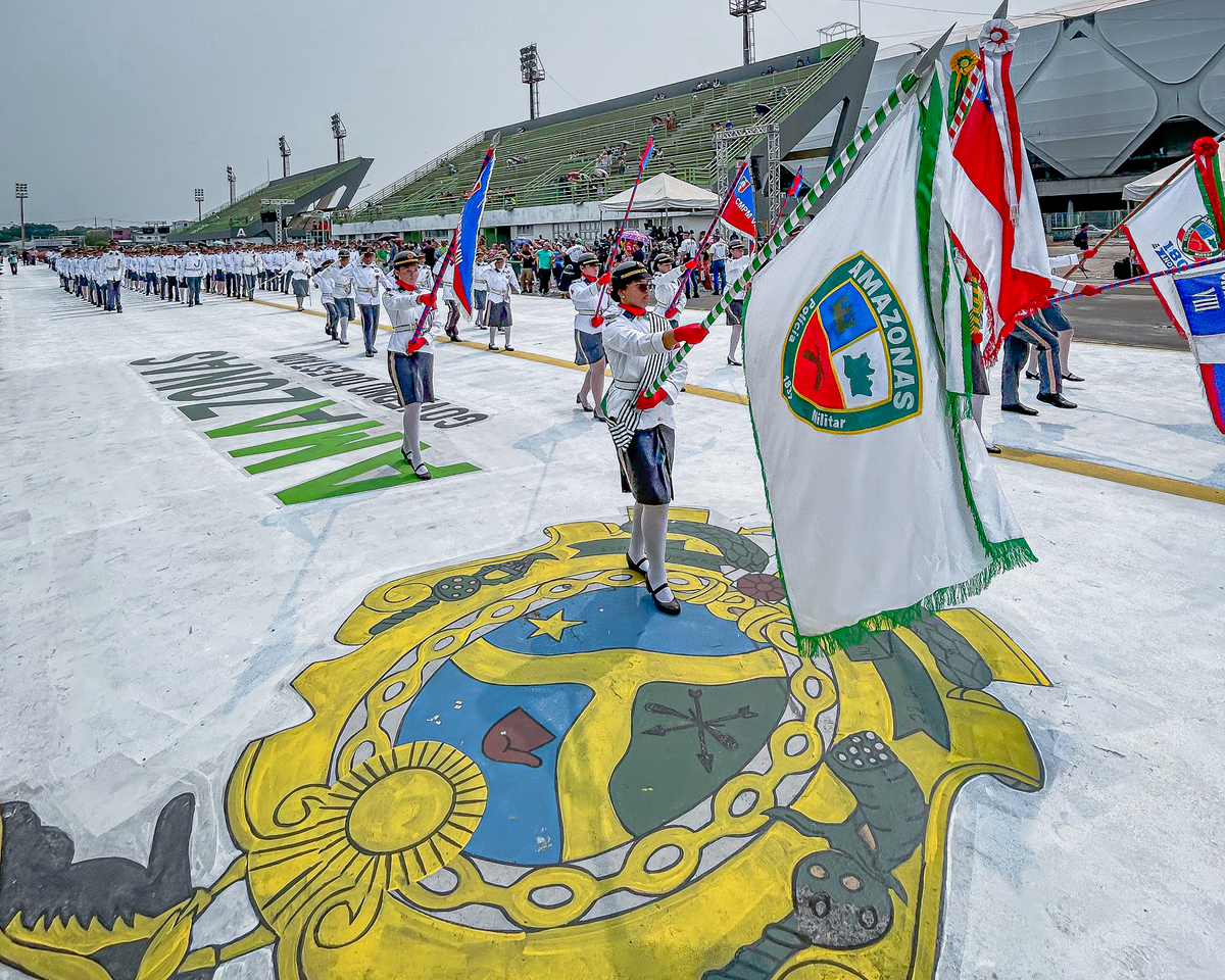 Desfile dos Colégios Militares da Polícia Militar do Amazonas reúne mais de 4 mil pessoas no Sambódromo