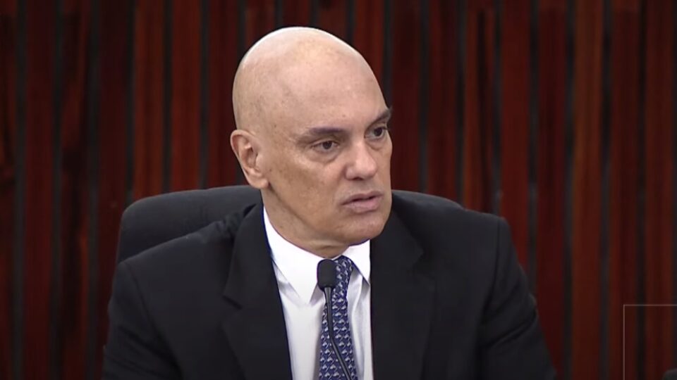 Turma de Moraes no STF mantém suspensão do X no Brasil por unanimidade