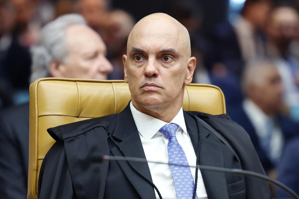 The Economist alerta sobre risco à democracia no Brasil por concentração de poder em “juiz superstar”